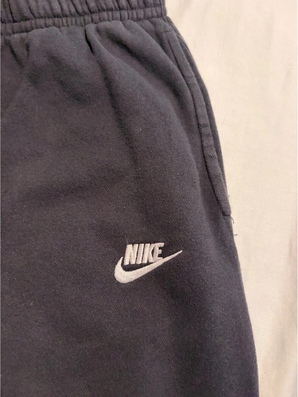 Nike Men’s Cuffed Sweatpants Standard Fit Taper Leg Regular Length  Black Med